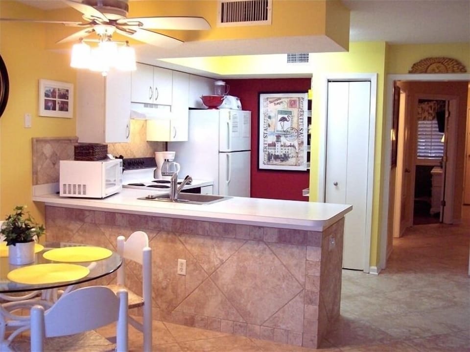 Dining/Kitchen 