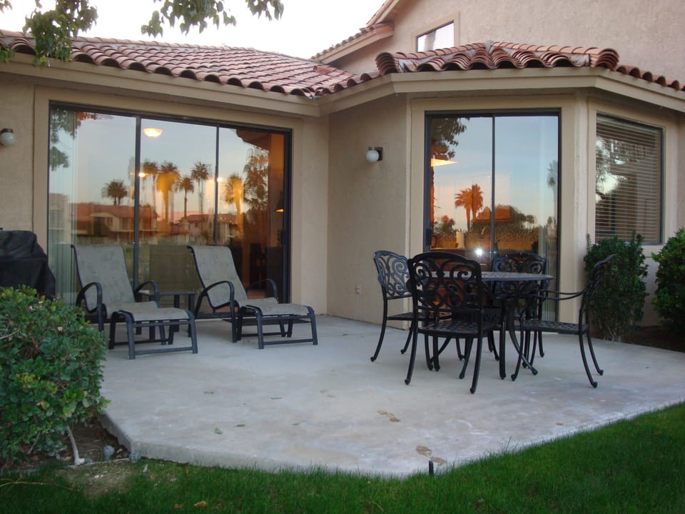 Spacious patio with barbecue. 