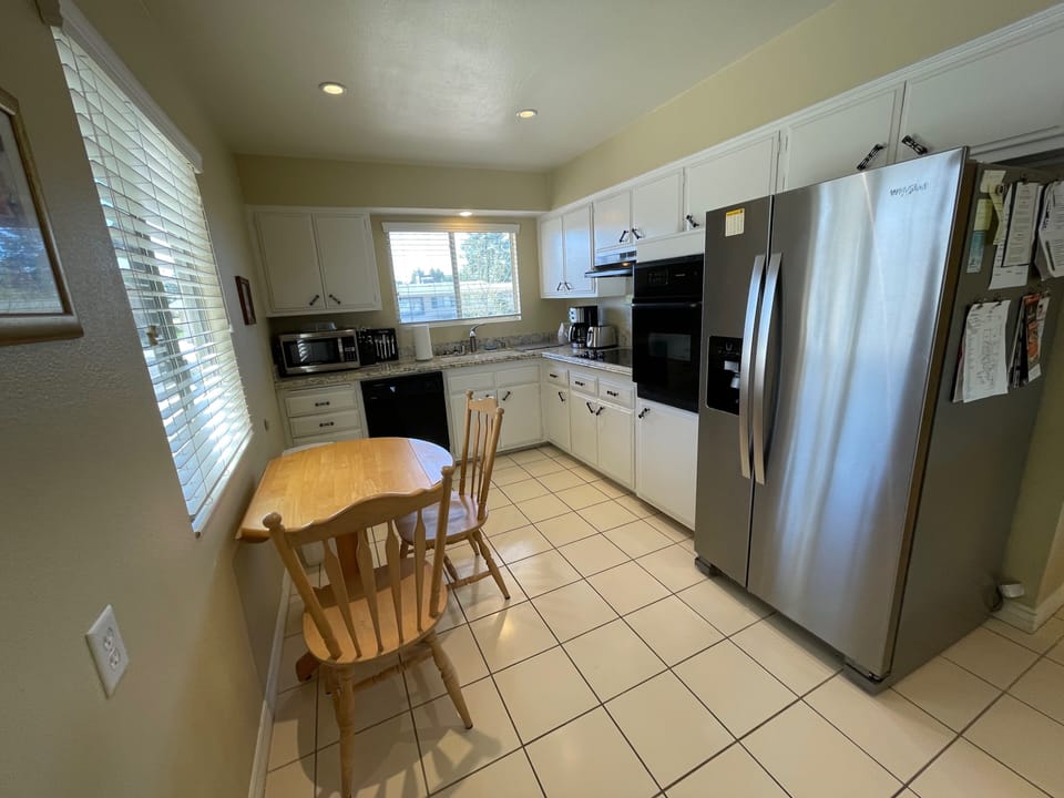 Kitchen with new granite countertops and new appliances.