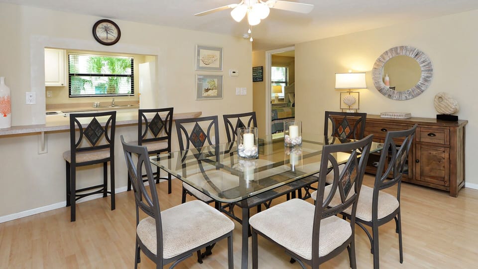 Another view of the dinning room