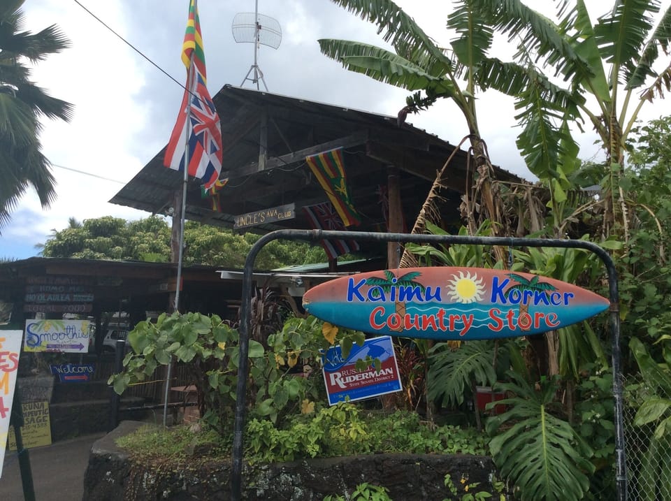 Uncle Roberts AWA Bar
       Kalapana
Every Wednesday live music 5-9pm have fun