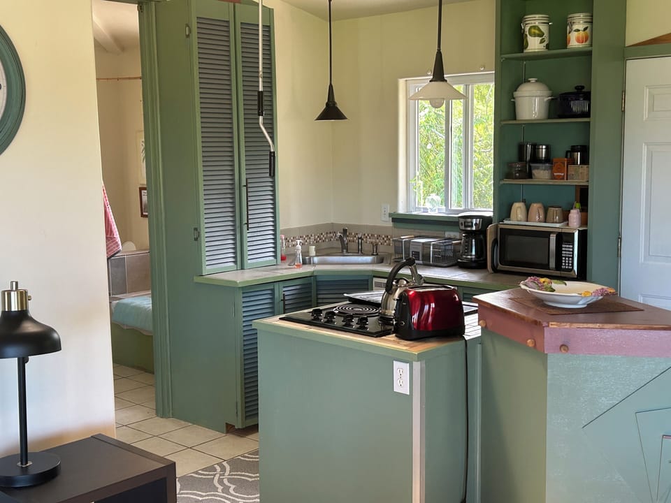 Kitchen/ fully equipped 