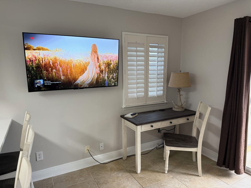 Living room with desk and 50 inch tv