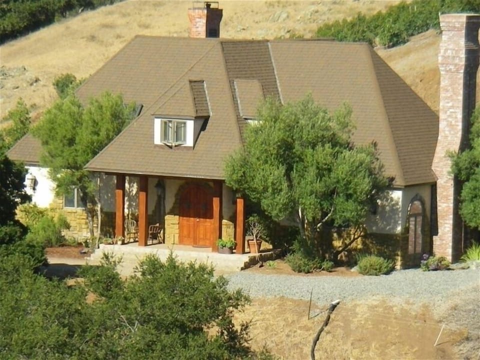 Secluded Tudor Style living