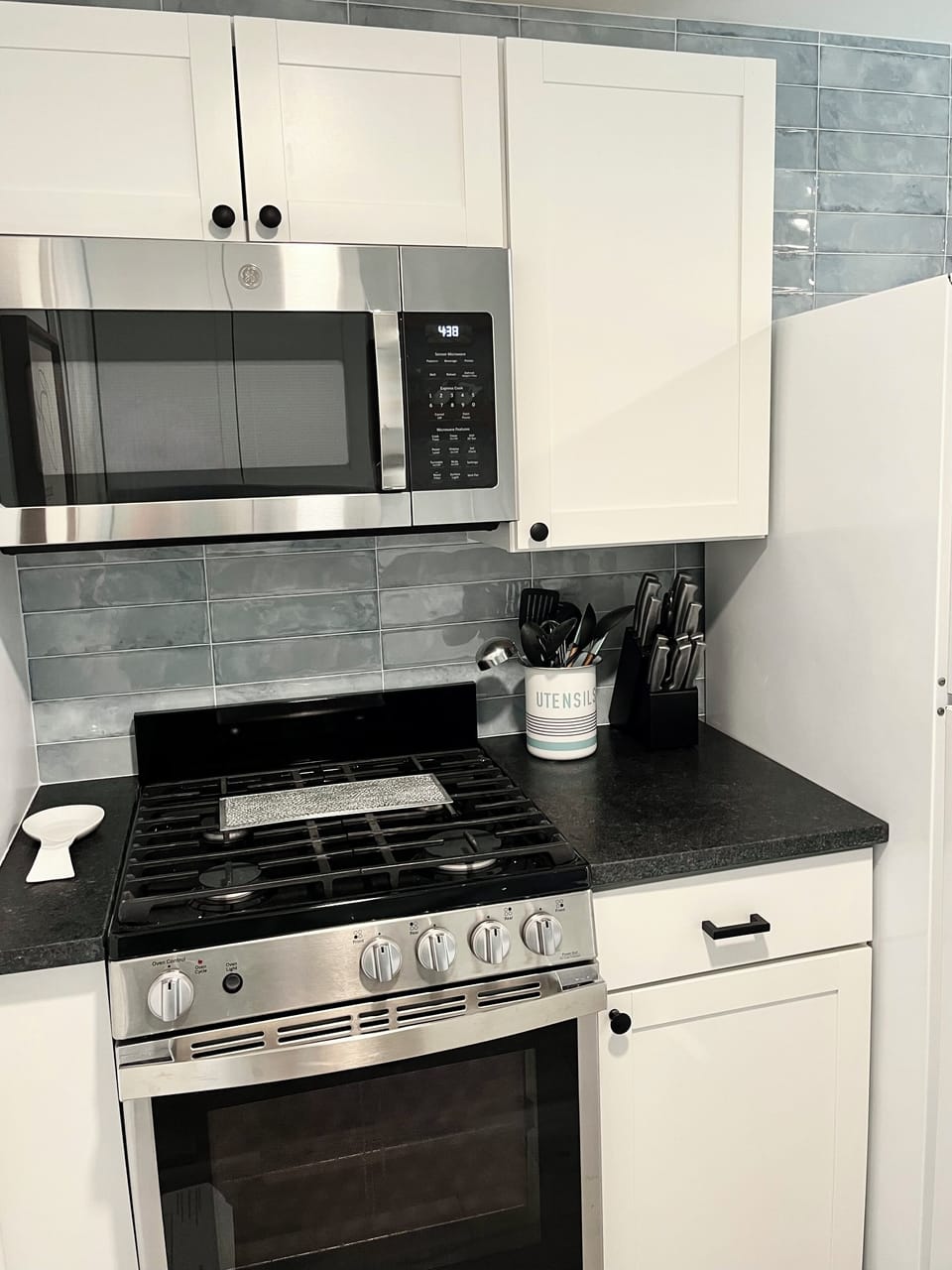 Gas stove/oven + microwave 