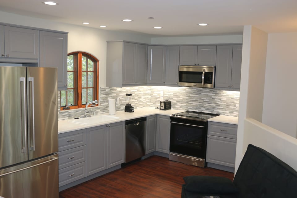 Full size kitchen for a gourmet meal with ingredients from nearby Liberty Market