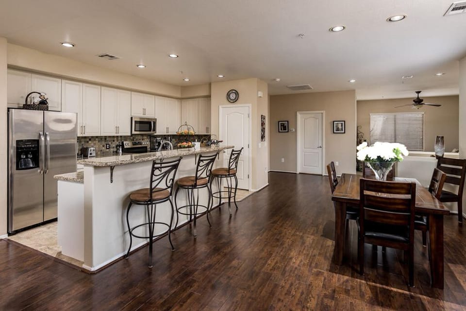 Dining area for 6