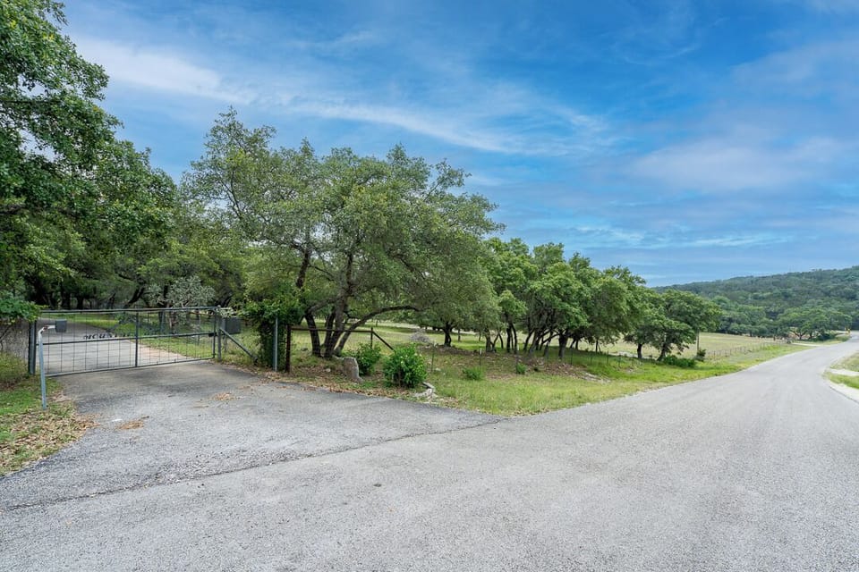 Mountain Breeze Cabin - Street View