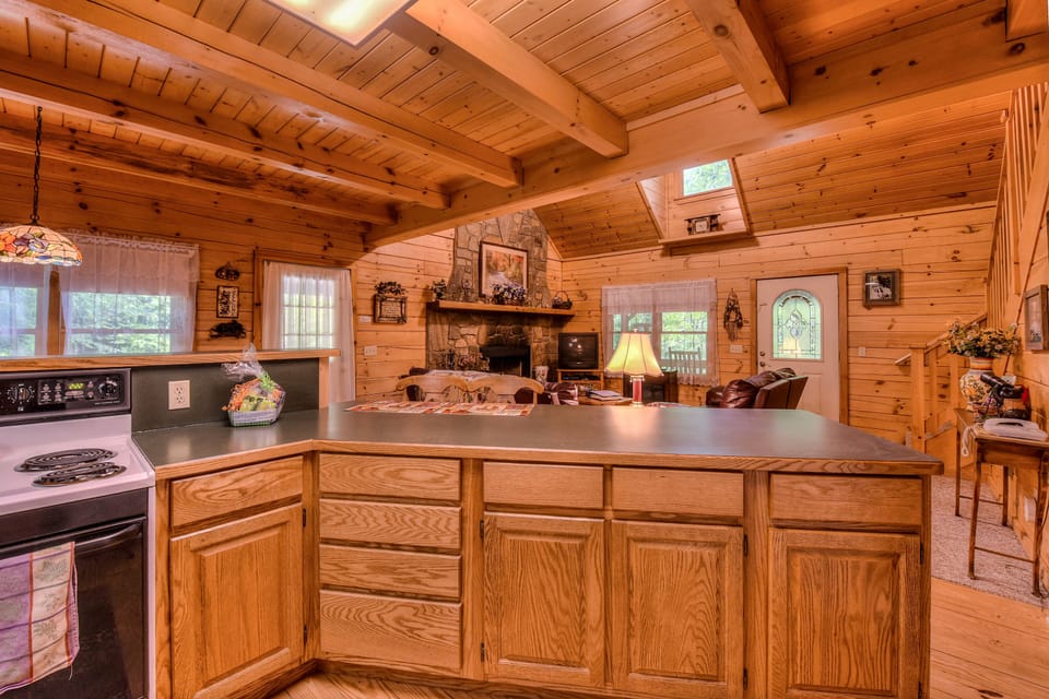 Kitchen w/dining area