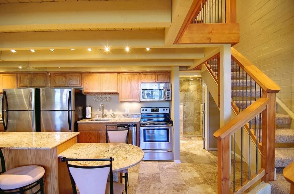 Full bath/washer dryer behind kitchen/tile floors/open kitchen