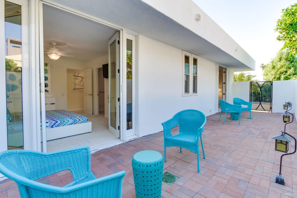 Side patio