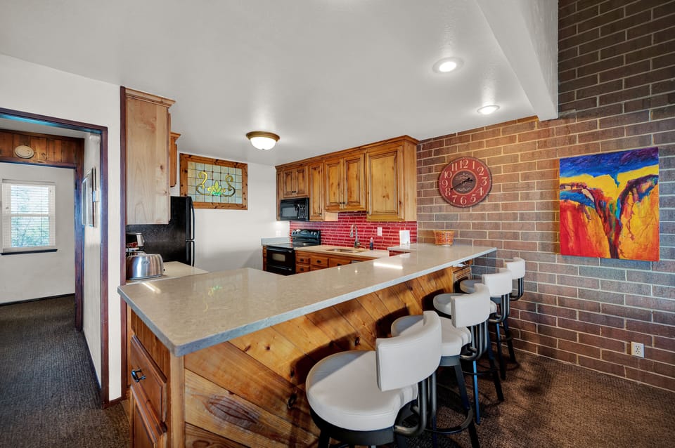 Full kitchen with double oven, etc.