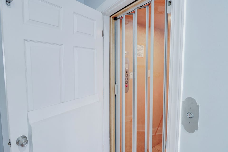 Elevator to 1st floor