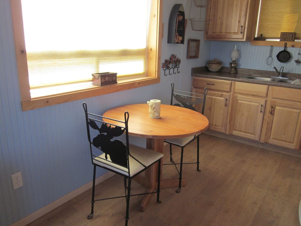 moose chairs and table