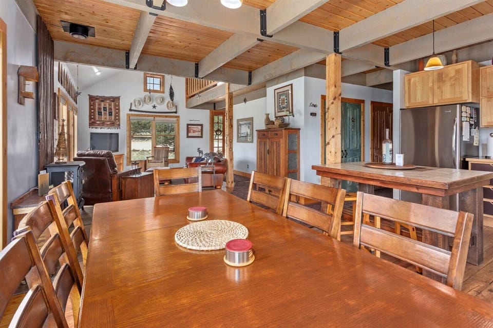 Ample, uncrowded seating.