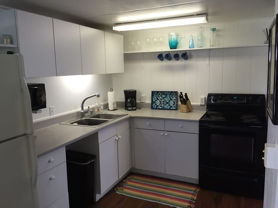 Full kitchen