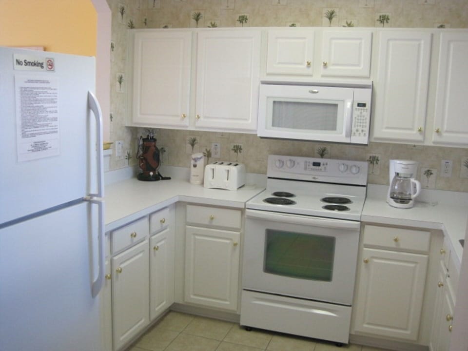 This fully equipped Kitchen will meet all your needs! 