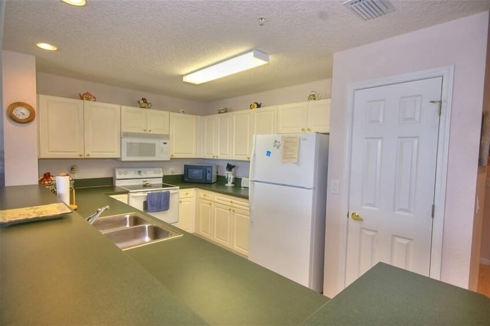 Kitchen Is Fully Equiped With Pots, Pans, Utensils, & Even an Indoor Grill!