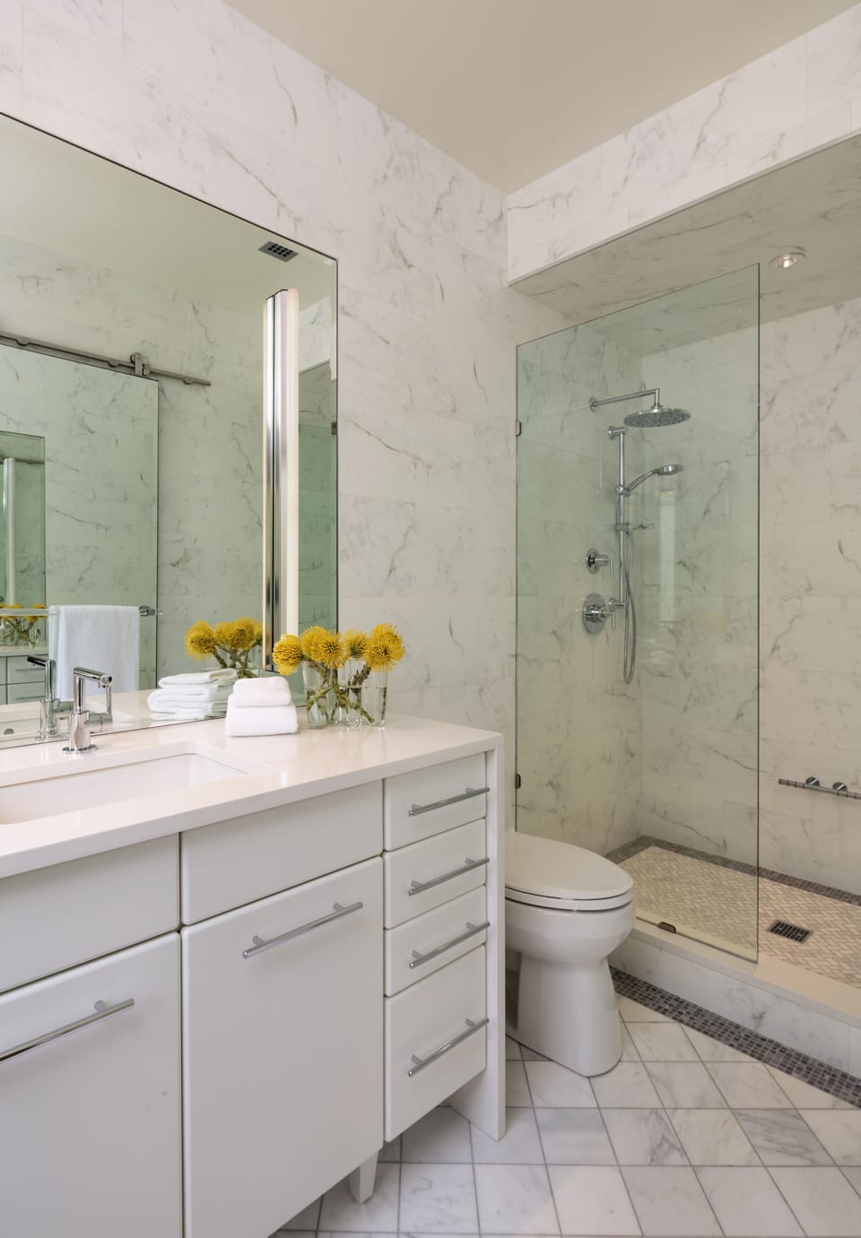 Bath 2 fully tiled with quartz countertops 