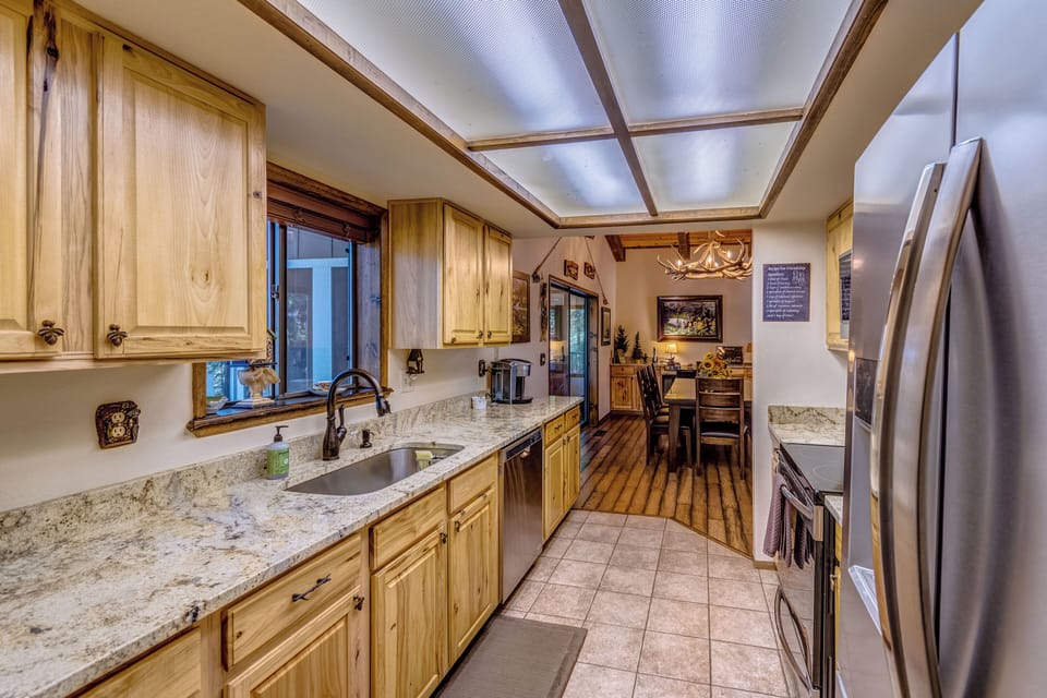 Kitchen area: hickory cabinets, granite, new stainless steel appliances. 