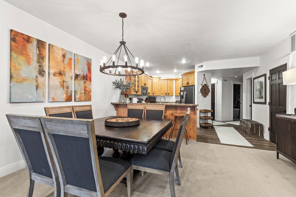 Dining │ Plus adjacent Service Bar