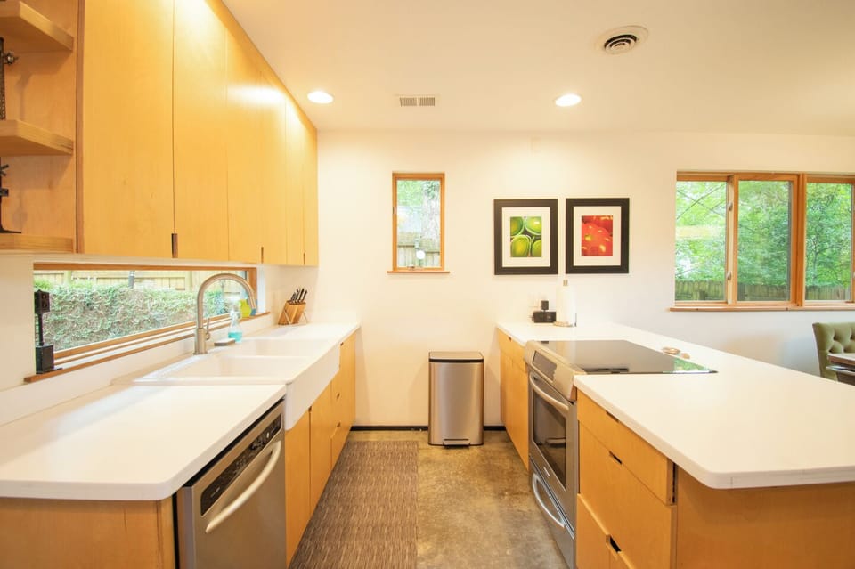 Fully equipped kitchen