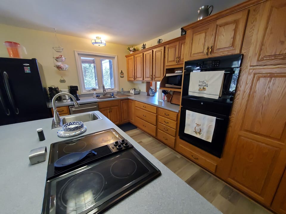 Kitchen has Double Oven