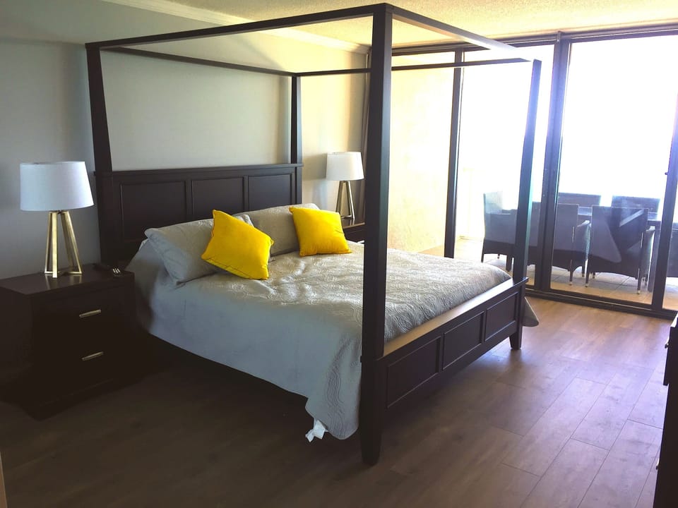 Master Bedroom- King Bed
