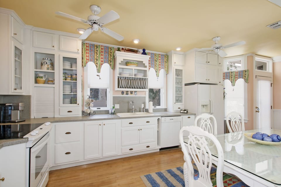 Fully equipped kitchen for gourmet meals and entertaining