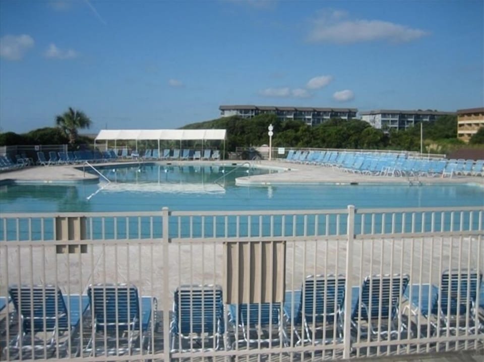 Largest Pool on the Island, Poolside Bar