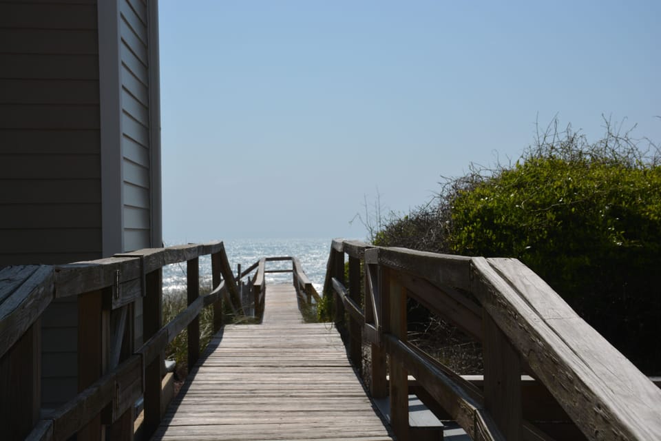 Quiet White Sand Beach - Private beach access keeps you away from the crowds House in Florida