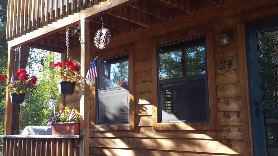 Front double deck overlooks the lake
