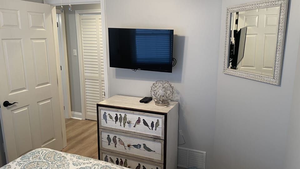 1st floor middle bedroom 