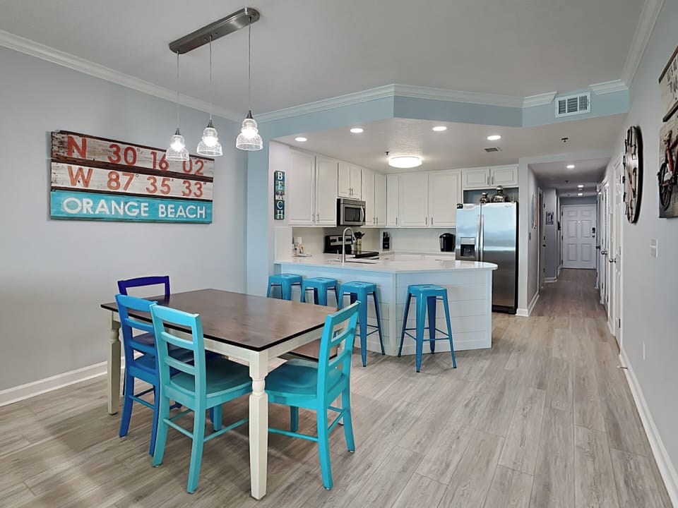 Dining Area and Kitchen with Breakfast Bar