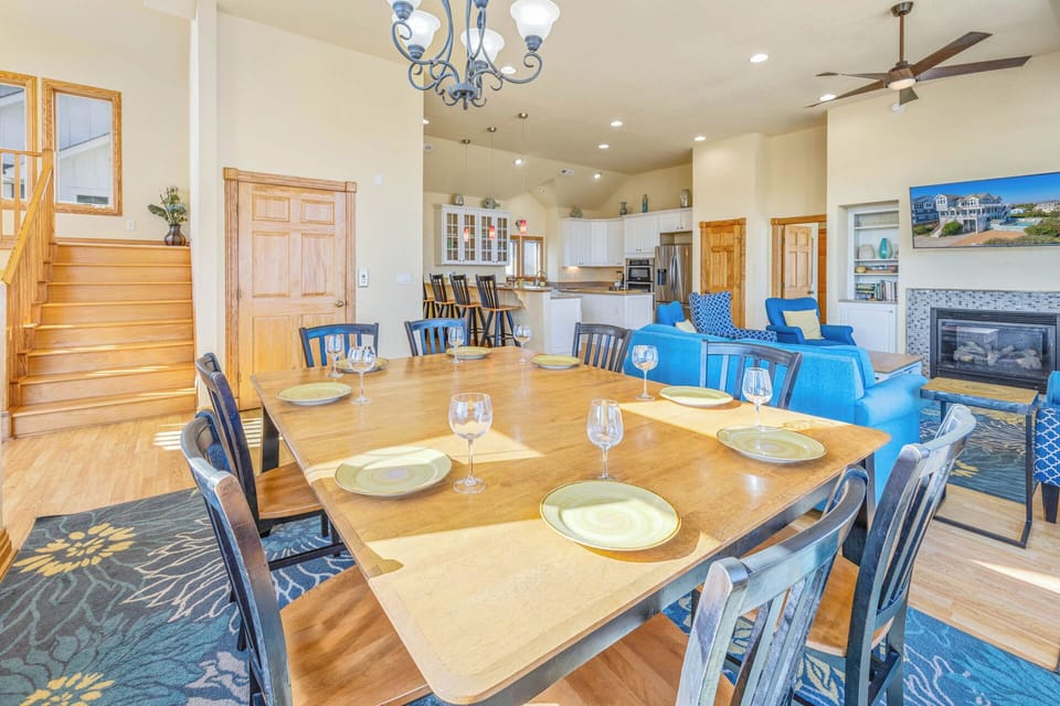 Surf or Sound Realty - 612 - Yellowfin - Dining Area -2