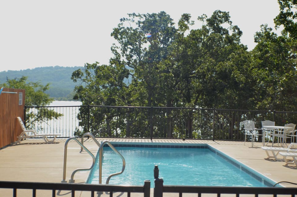 The private pool with a view is available only for our guests.