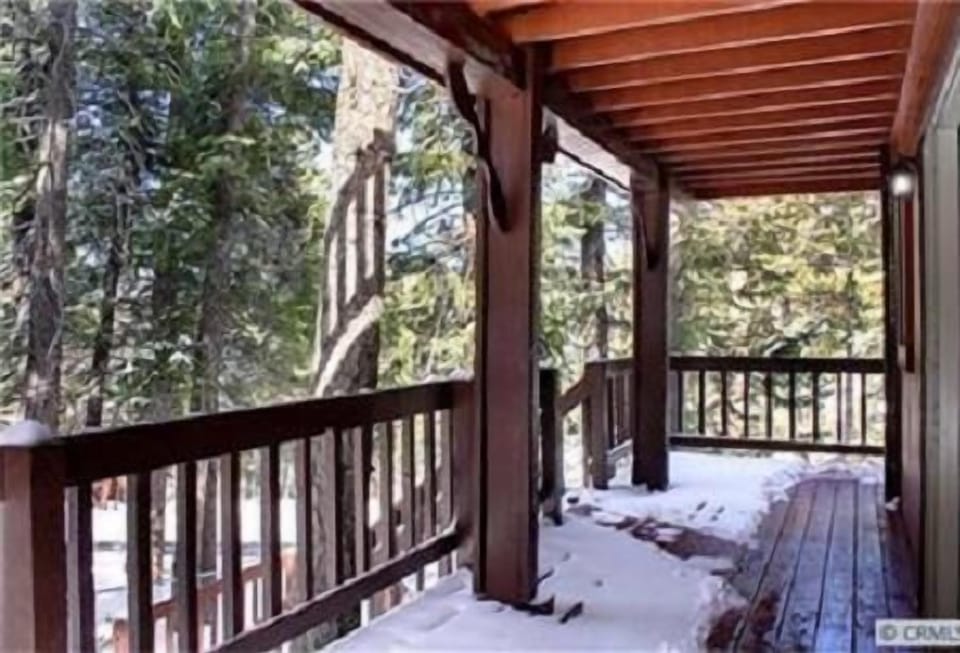 Outside deck off the dining room
