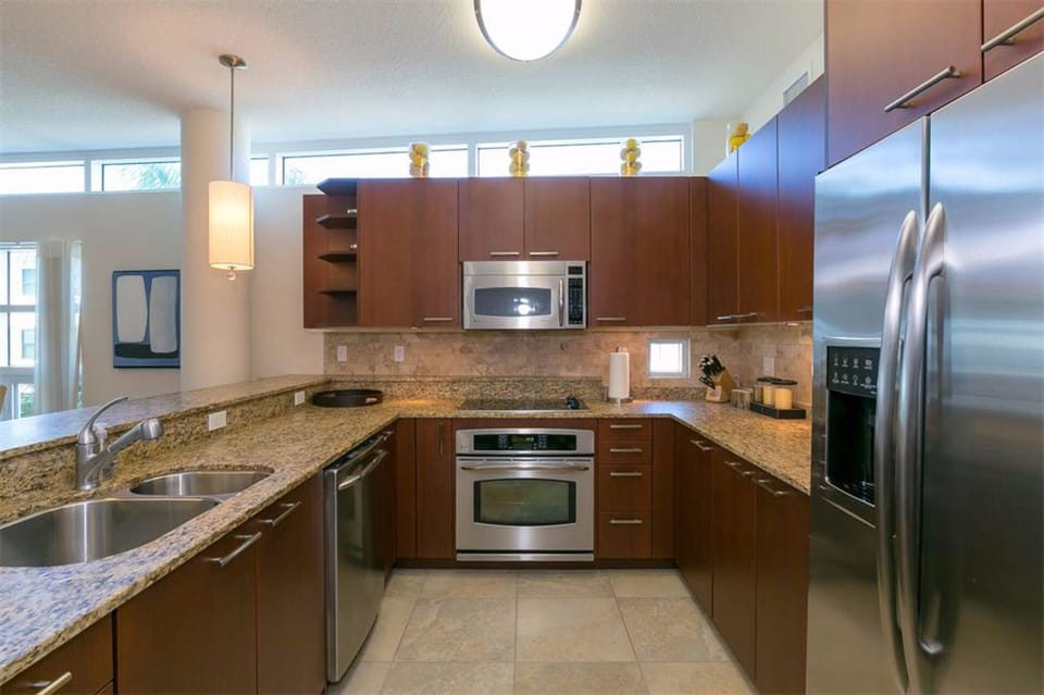 Fully stocked, upgraded kitchen 