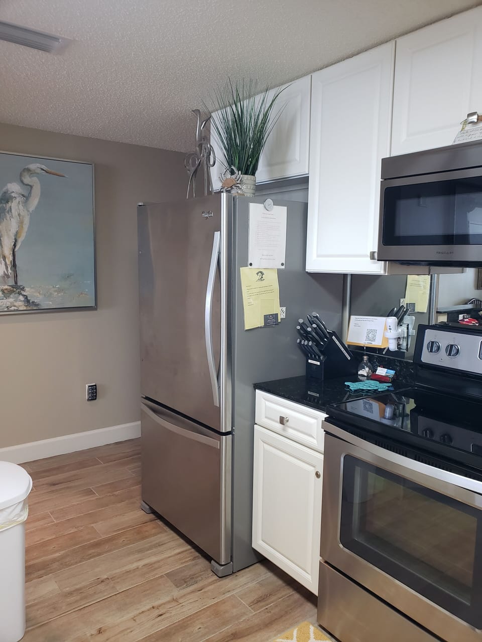 Full size appliances in a roomy kitchen perfect for whipping up your favorites!