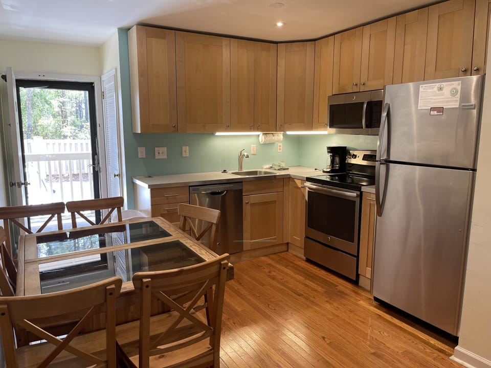Kitchen/Dining area