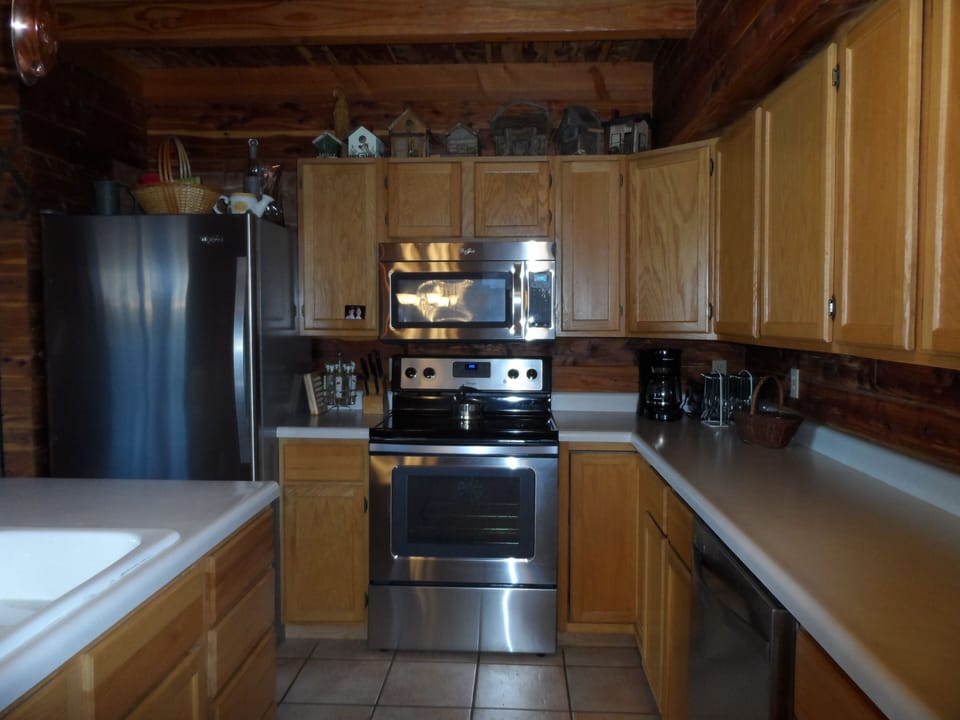 Updated w new stainless steal appliances, spices, everything you need