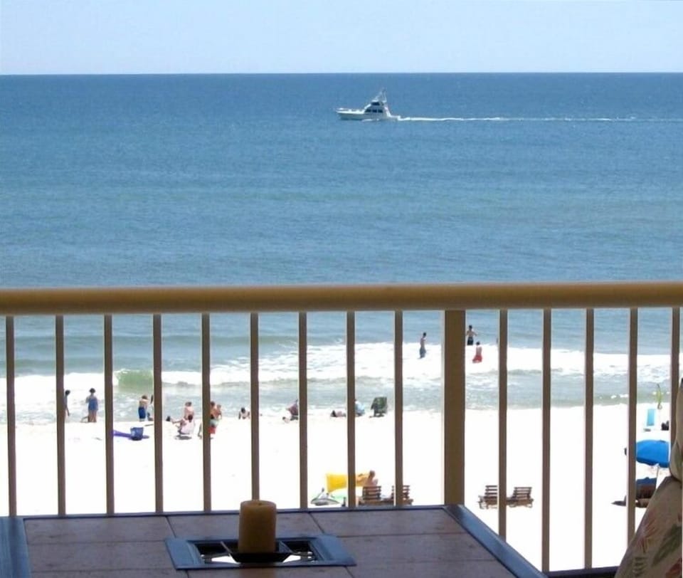 BEACH FRONT BALCONY !