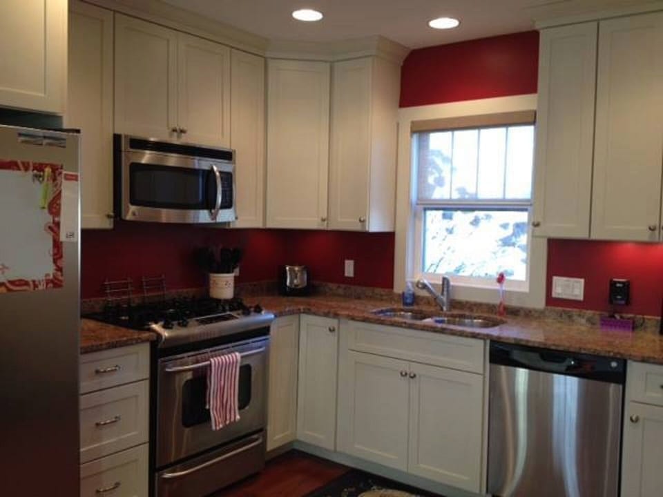 Stainless appliances, granite counters