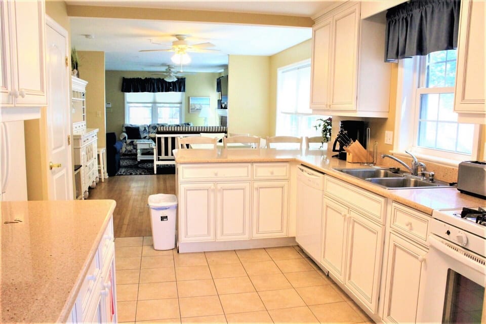 Bottom Level Kitchen