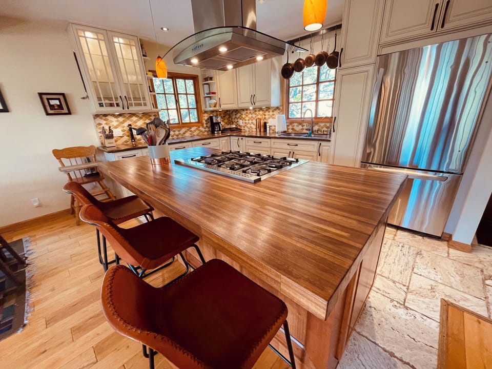 Kitchen with six burner range