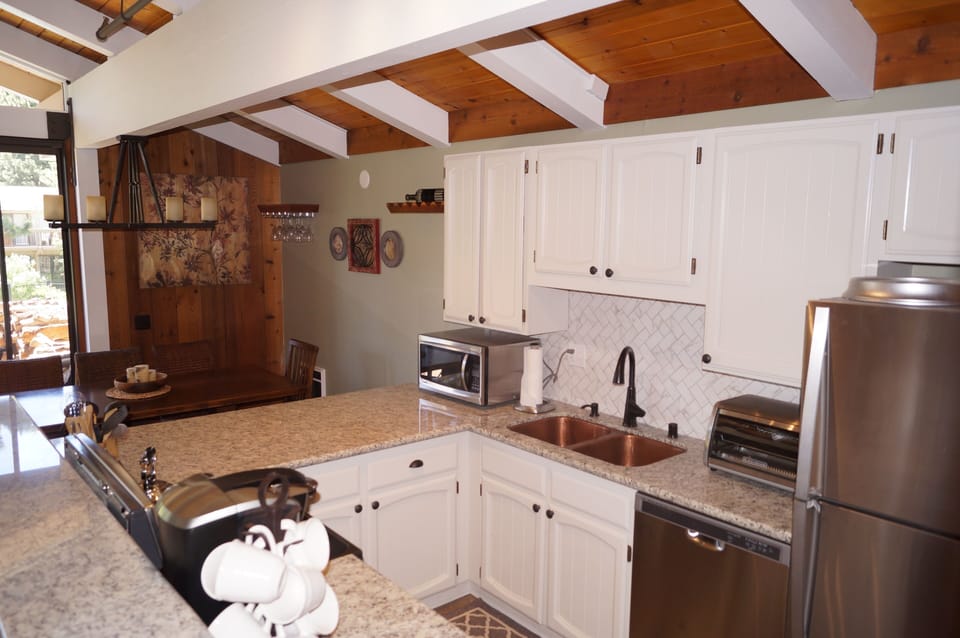 Remodeled Kitchen - fully stocked for dinning in 