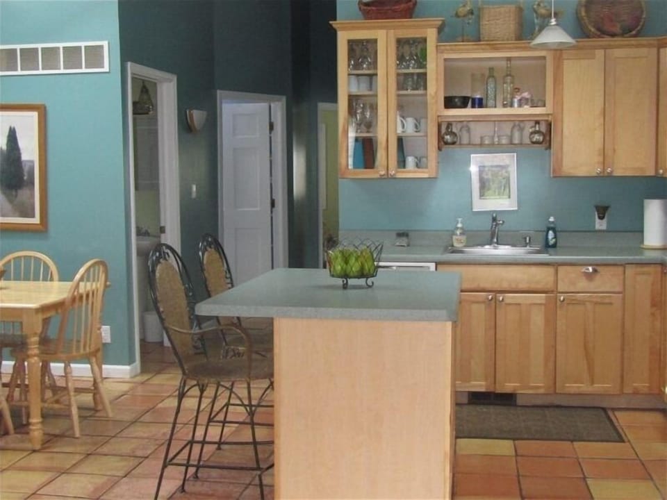 Kitchen/Dinning Area