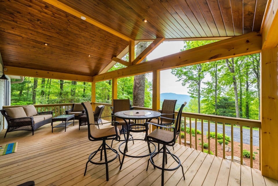 Large covered deck with awesome long range views