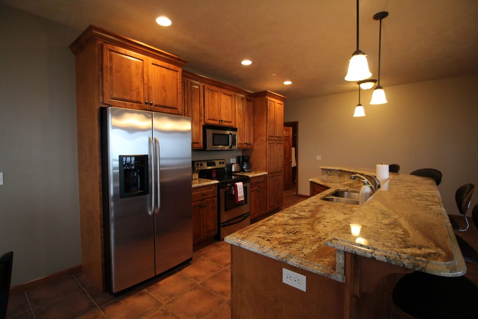 Kitchen w/granite