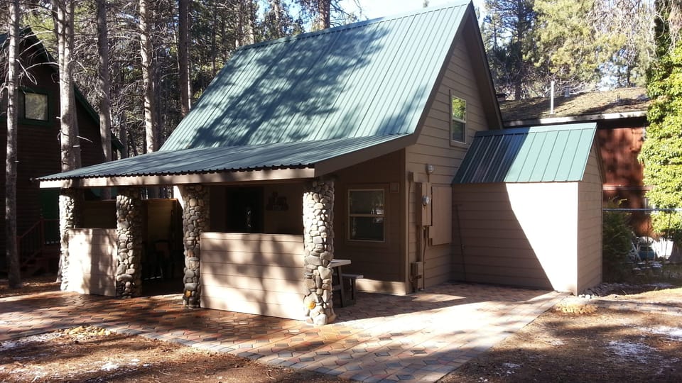 Lastest photo of the front of the cabin, enclosed part of front porch for winter